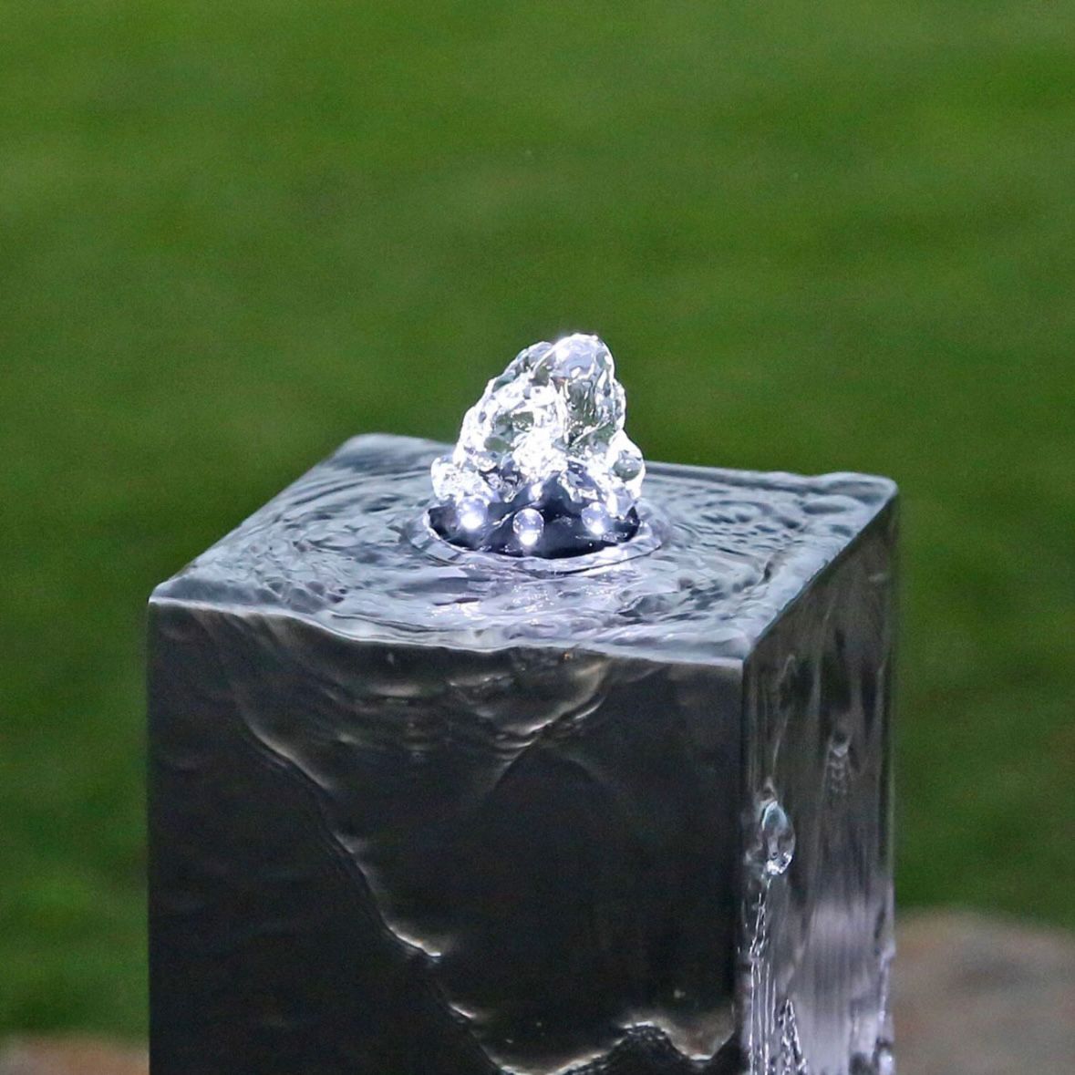 Edelstahl Springbrunnen eckig LED 3 Säulenbrunnen Gartenbrunnen