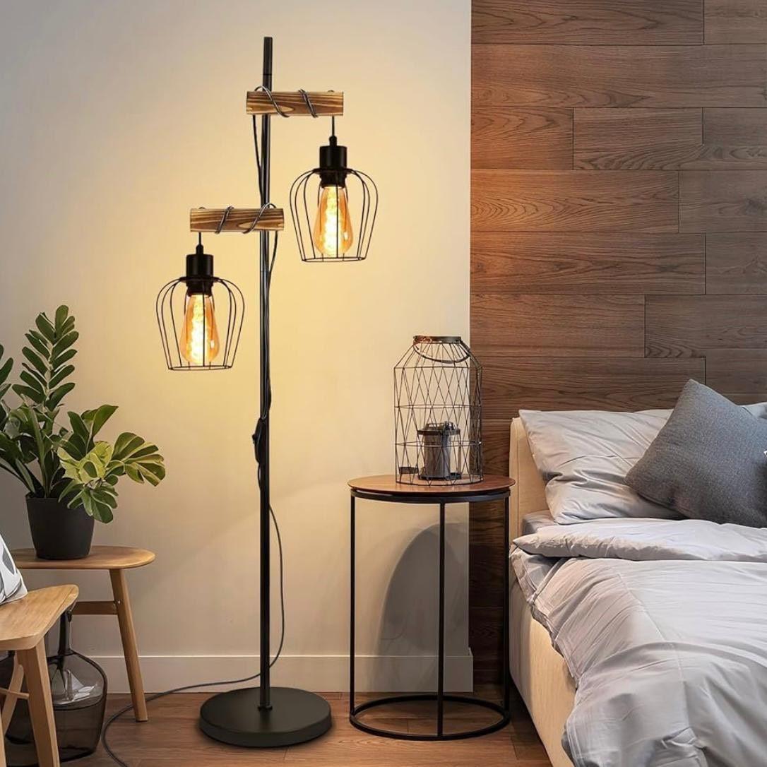 Stehlampe im Industrial- & Vintage-Stil mit Holz & Metallkäfig
