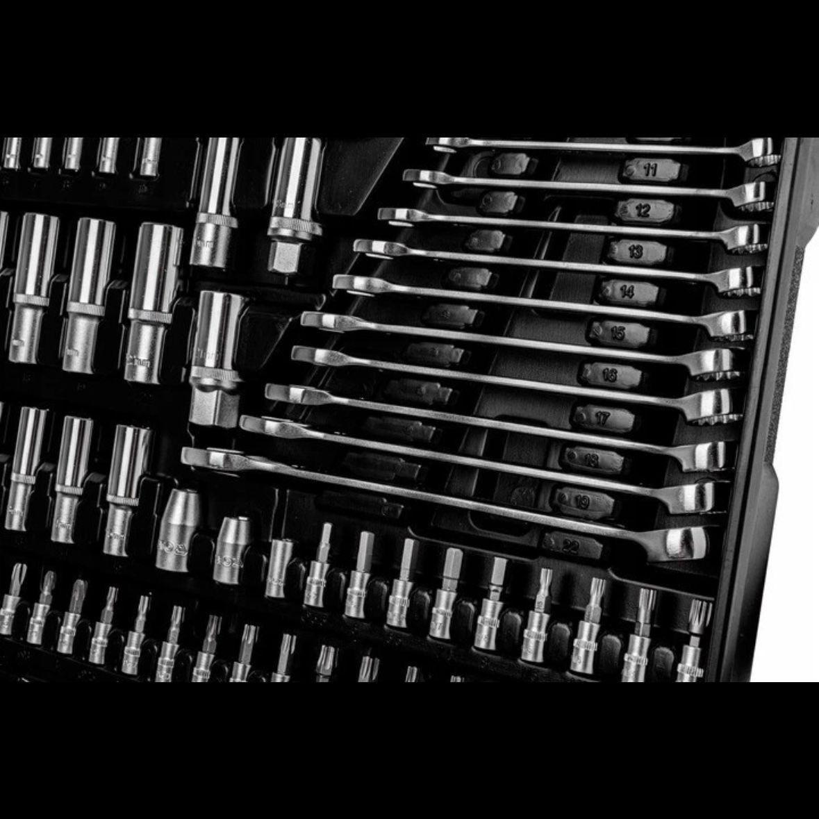 216-tlg. Profi-Werkzeugkoffer aus Chrom-Vanadium-Stahl mit Ratschen-Set
